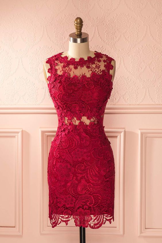 Raffinée et audacieuse, cette robe vous donnera une apparence majestueuse.