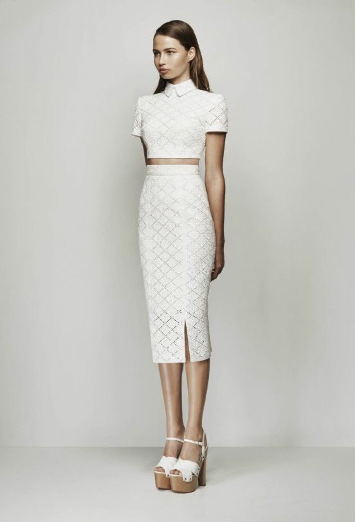 000-elegante-robe-d-emariage-top-avec-manhces-et-jupe-longue-sandales-blancs
