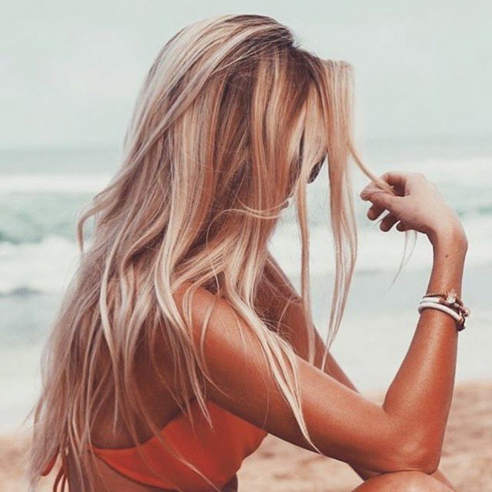 blonde-plage-balayage-californien-sur-brune-tendance-2019