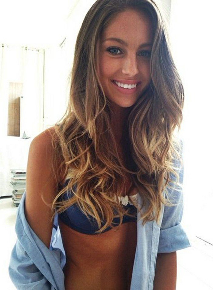 plage-meches-caramel-balayage-chatain-clair-femme-plage