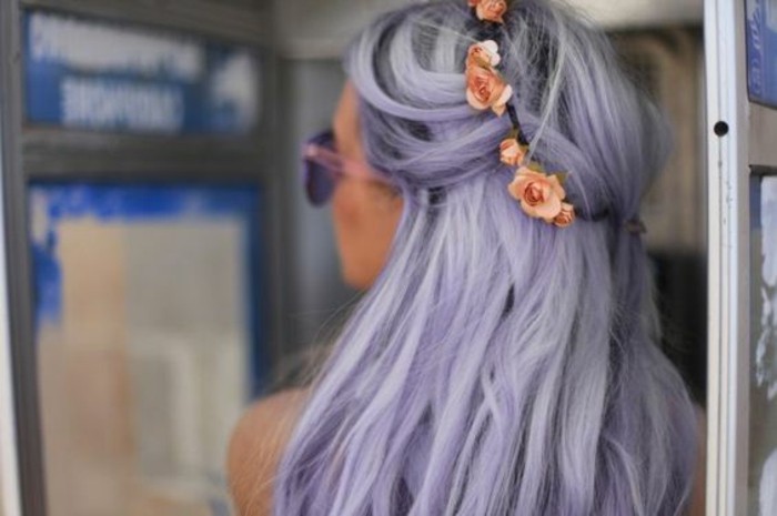 beauté-tendance-couleur-cheveux-hiver-2016-violet-fleurs