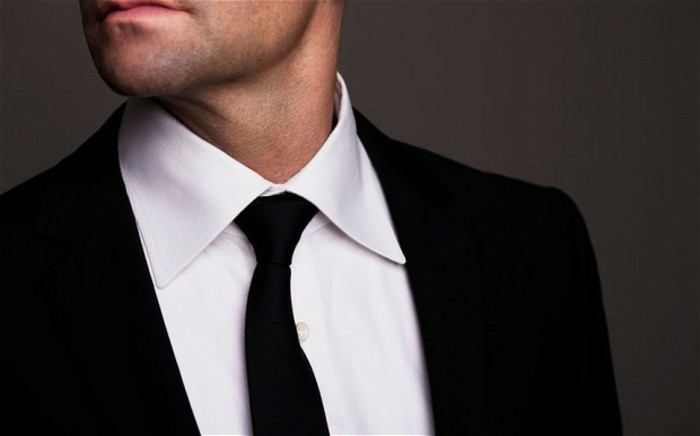 cravate-homme-stricte-habillé-noir-et-blanc