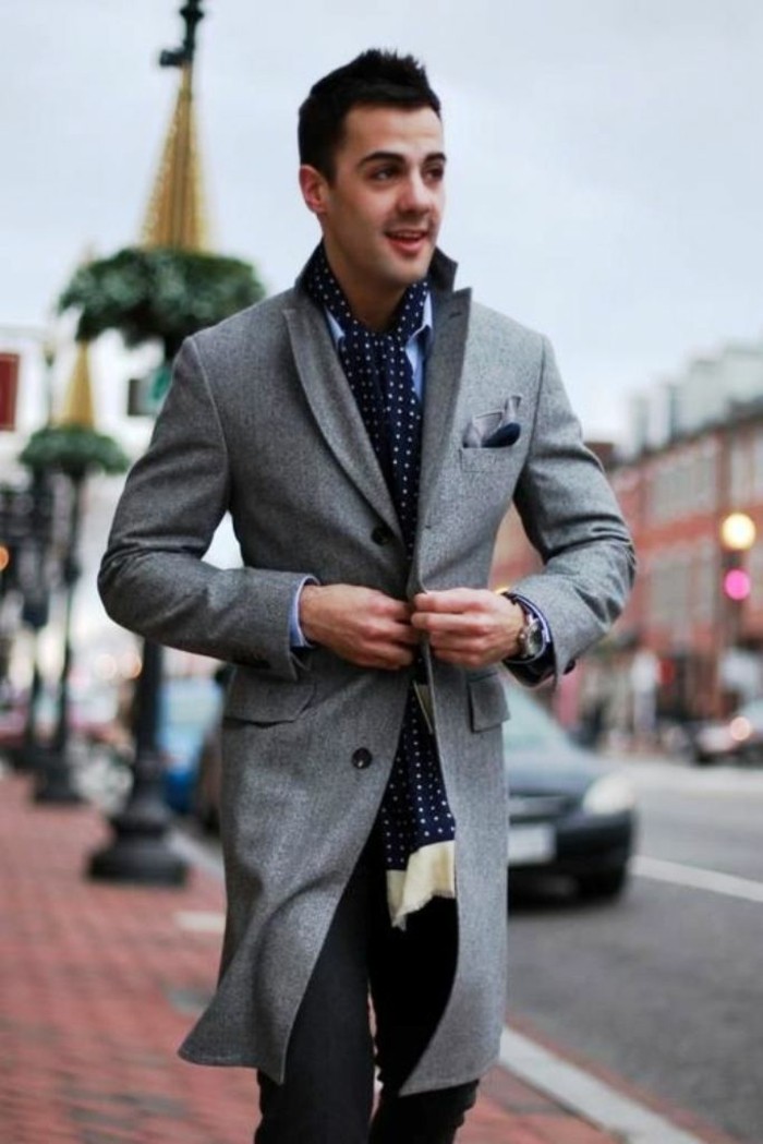 habiller-bien-une-écharpe-en-soie-pour-homme-street-style