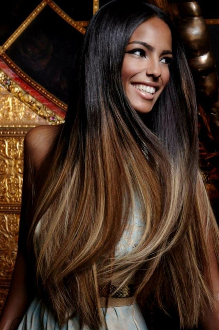 voir-cheveux-couleur-caramel-ombré-effet-cheveux-noirs-mèches-caramel-blond-doré