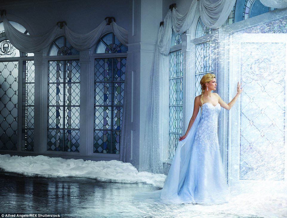 Robe de princesse disney tendance 2017 - Modele Elsa, La Reine des Neiges