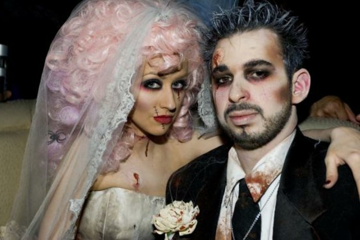 soiree-halloween-hollywoodienne-deguisement-zombie-de-christina-aguilera-et-son-ex-couple-zombies-maries