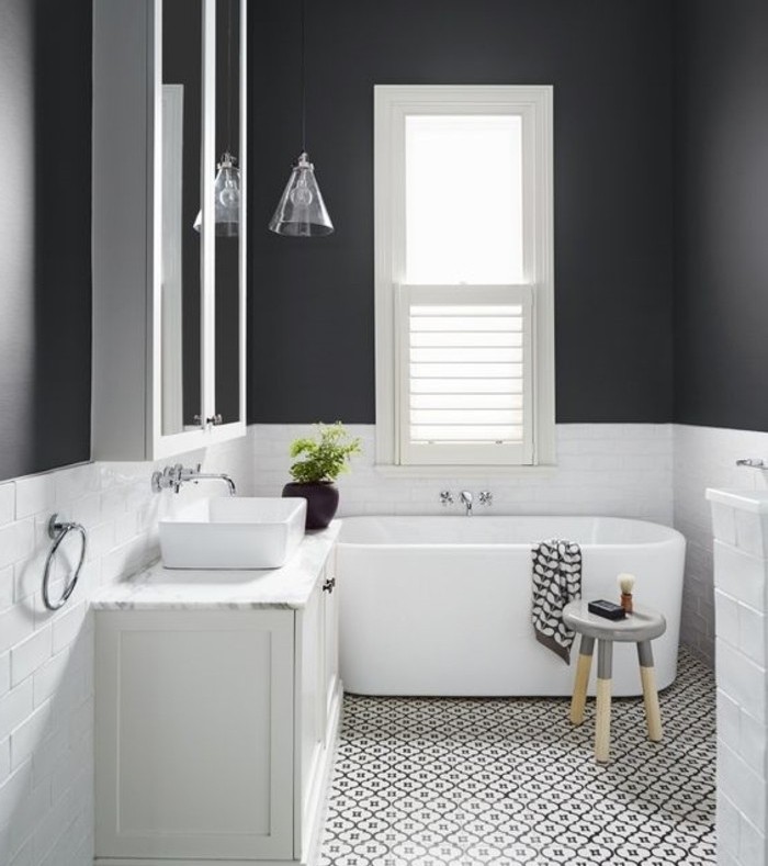 idée-géniale-salle-de-bain-couleur-taupe-baignoire-à-poser-vasque-à-poser-idée-carrelage-très-esthétique