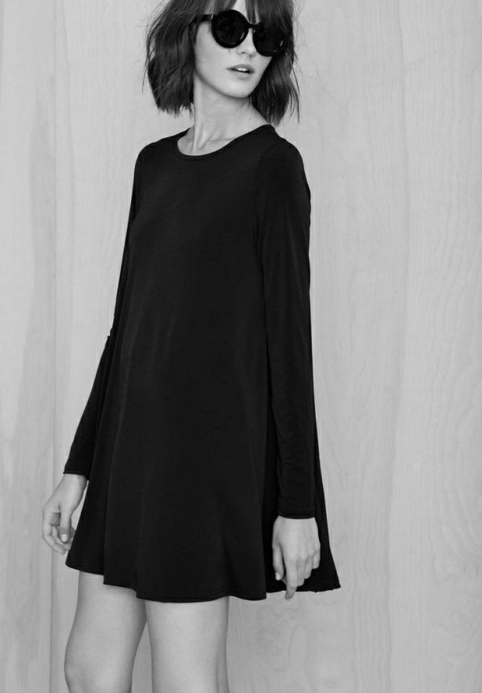 Robe de soirée noire courte Tendance 2017 - Modèle 9 Les lunettes rondes sont très chic avec la robe noire