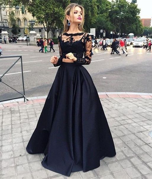Robe de soirée noire longue tendance 2017 - Modèle 12 Optez pour une robe longue. Elle vous donnera un look glamour qui colle parfaitement avec le thème de la soirée.