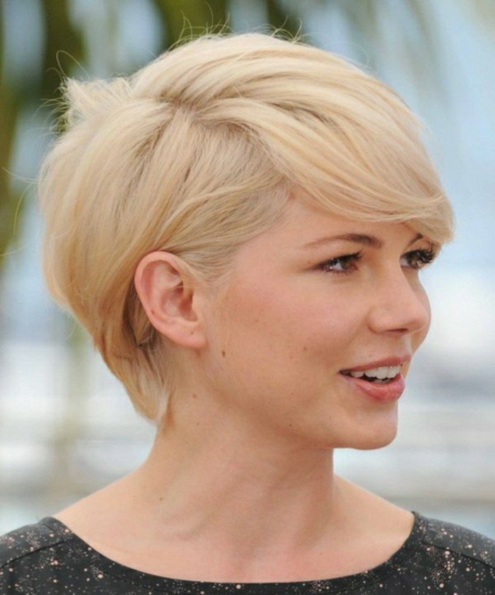 coupe-de-cheveux-femme-court-blond-clair-coiffure-femme-50-ans-idees