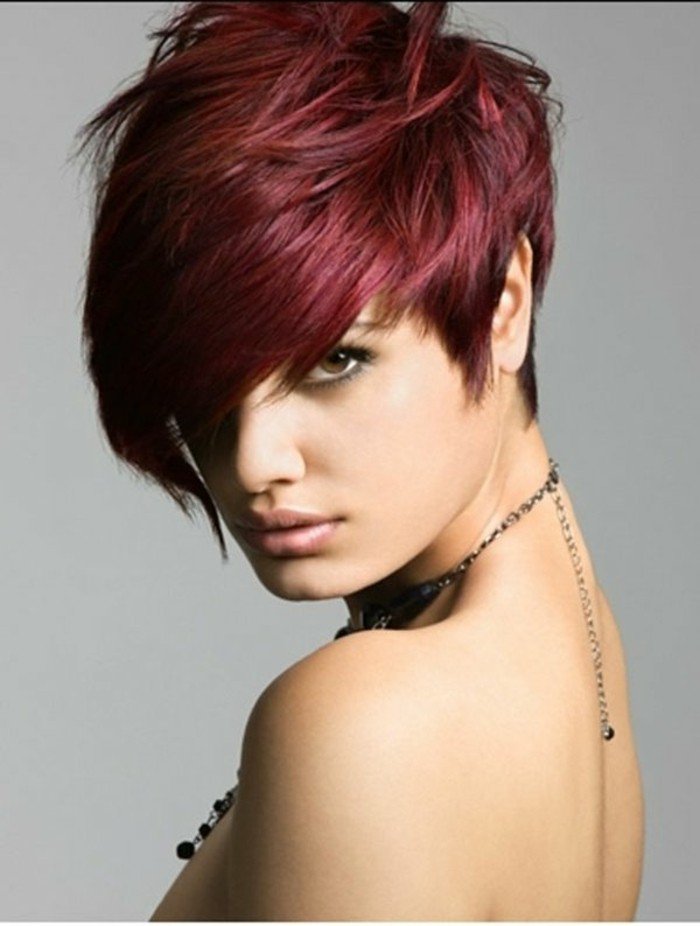 coupe-de-cheveux-femme-court-cheveux-rouges-tendances-idee-coiffures