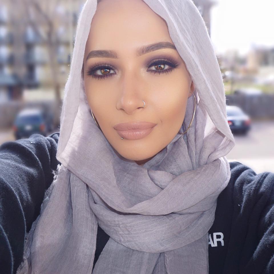 nura-afia-la-premiere-egerie-covergirl-qui-porte-le-hijab-2