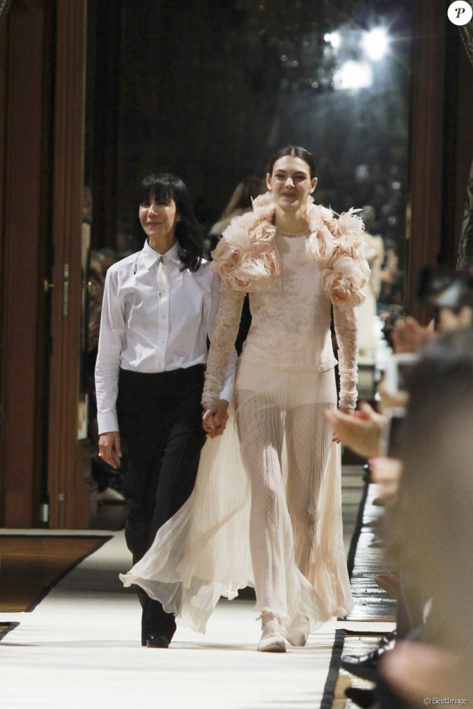 La styliste Bouchra Jarrar et Vittoria Ceretti - Défilé de mode prêt-à-porter automne-hiver 2017-2018 "Lanvin" à l'Hôtel de Ville à Paris.