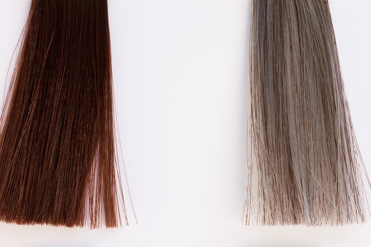 Guide de base sur la façon de décaper la couleur des cheveux avec peu ou pas de dommages
