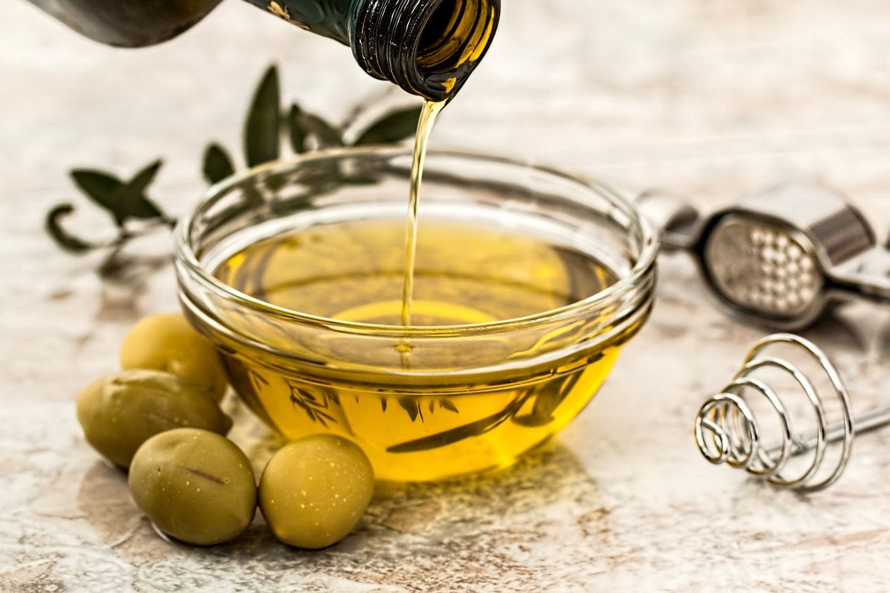 4 avantages majeurs de l'huile d'olive pour les cheveux expliqués scientifiquement
