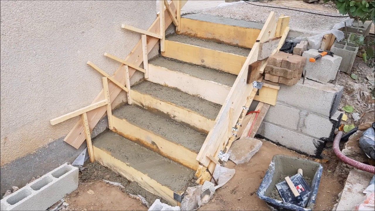 Comment réaliser un escalier suspendu en béton ?