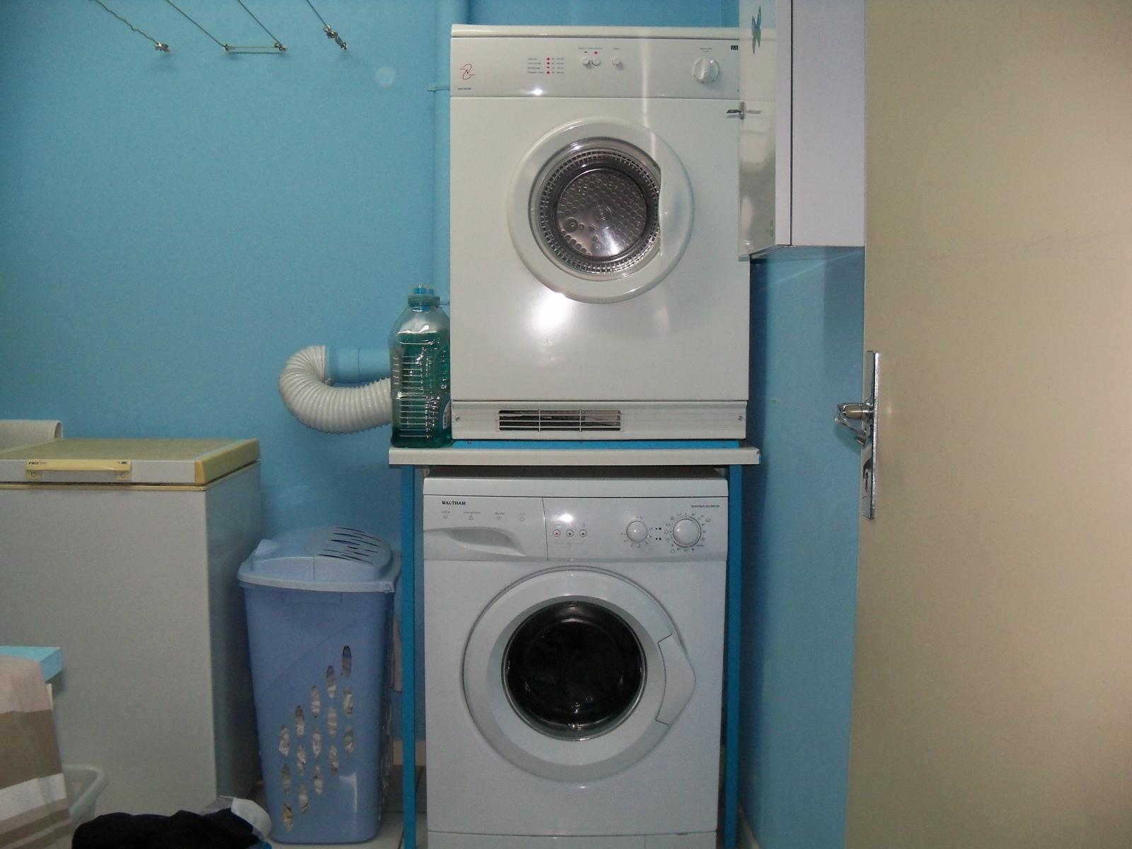 Comment superposer une machine à laver et un sèche-linge ?