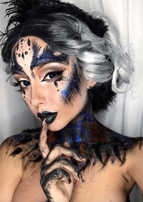 Black Swan maquillage pour Halloween : Juste un peu maniaque dans la quête de la perfection, ici, il est magnifiquement évasé et accentué avec juste le bon nombre de plumes.