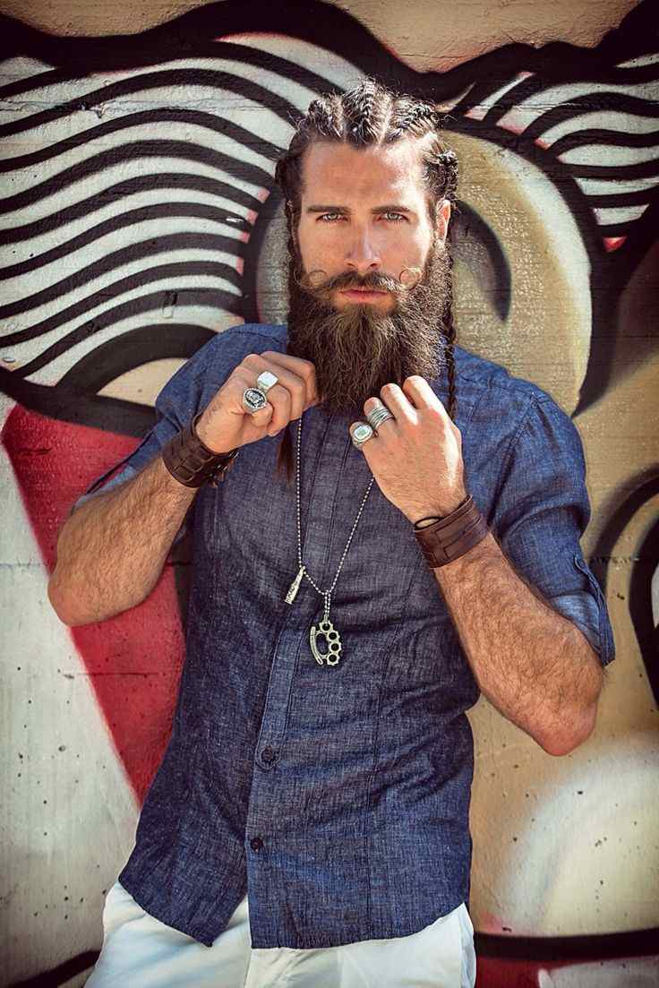 coiffure tressee homme barbe longue moustache