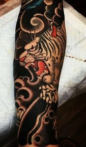 tatouage demi manches tigre japonais