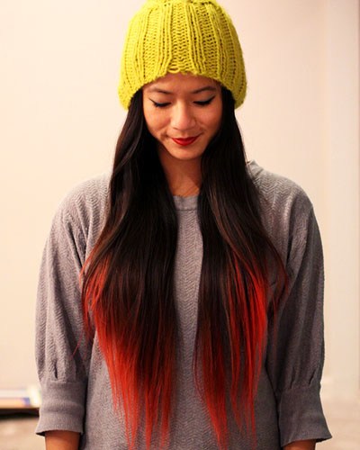 Cheveux longs et mèches californiennes rouges