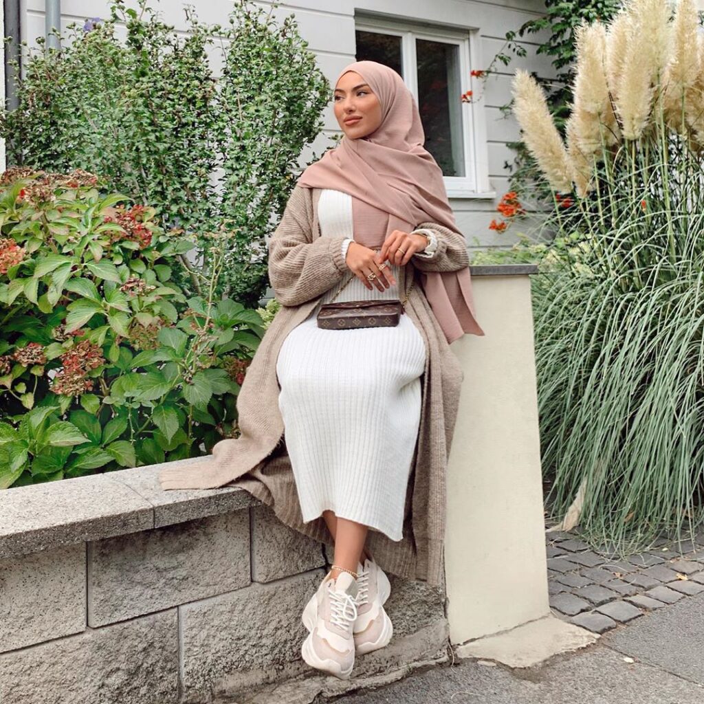 Hijab Fashion 2022/2023 Sélection des tenues tendances voilées