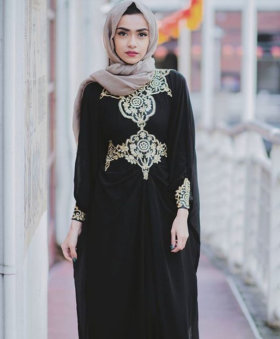   Jilbab Looks spécial femmes voilées: Noir avec des motifs.. la classe!