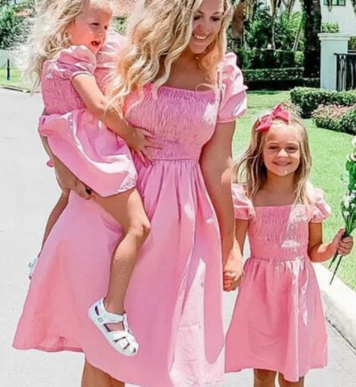 Mode mères-filles : Porter la même robe lors des vacances d’été